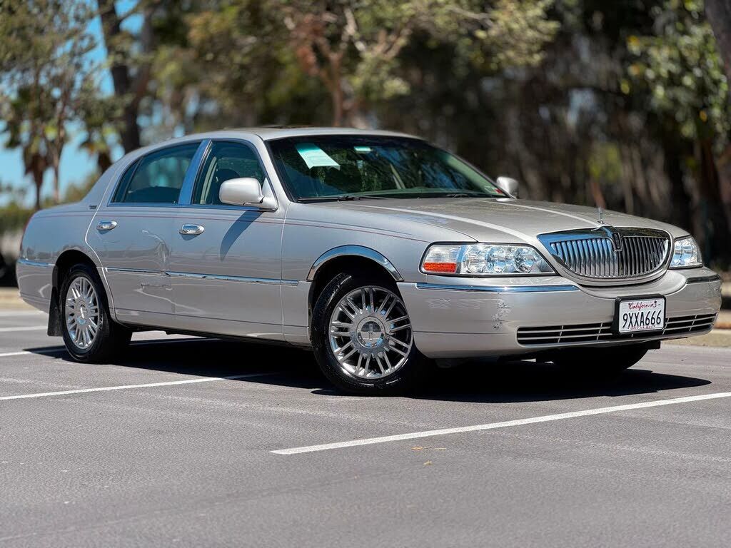 2007 LINCOLN Town Car
