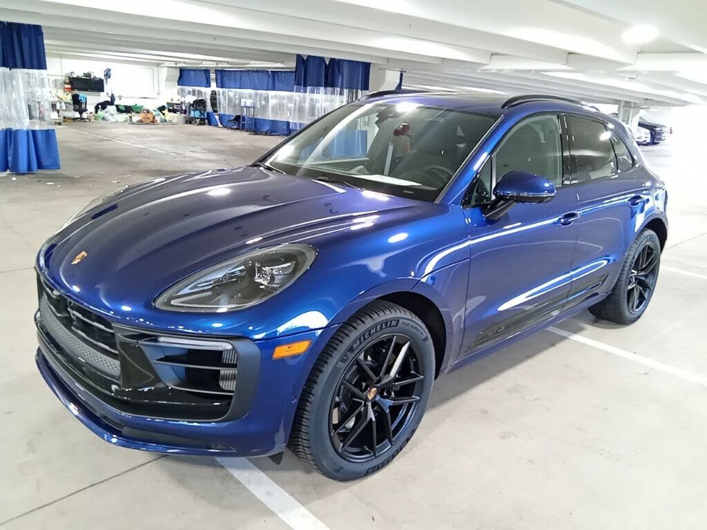 2025 PORSCHE Macan
