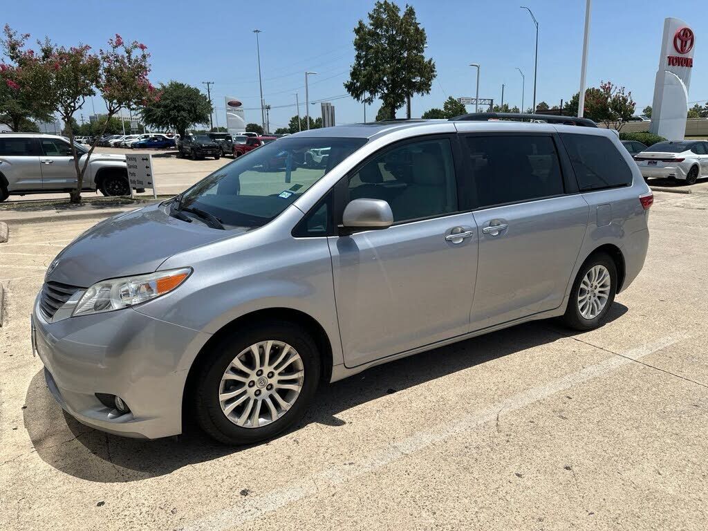 2017 TOYOTA Sienna