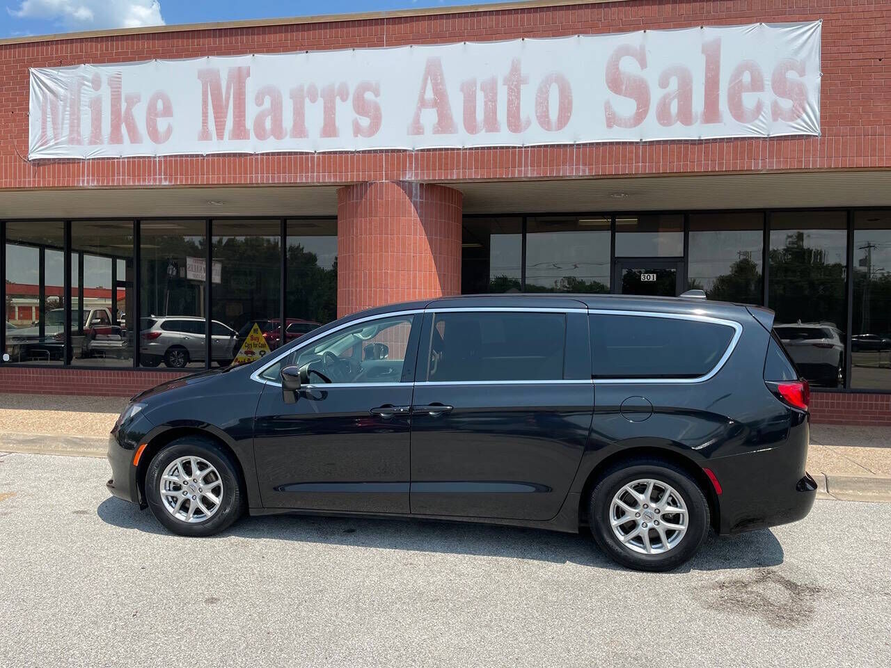 2023 CHRYSLER Voyager