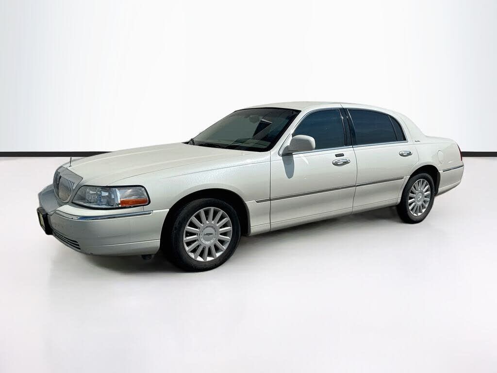 2005 LINCOLN Town Car