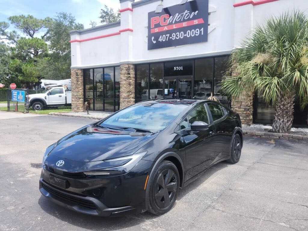 2024 TOYOTA PRIUS