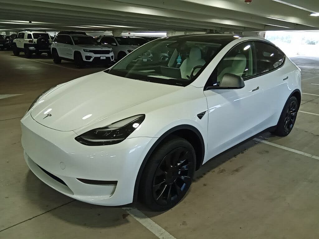 2024 TESLA Model Y