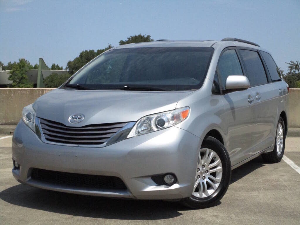 2016 TOYOTA Sienna