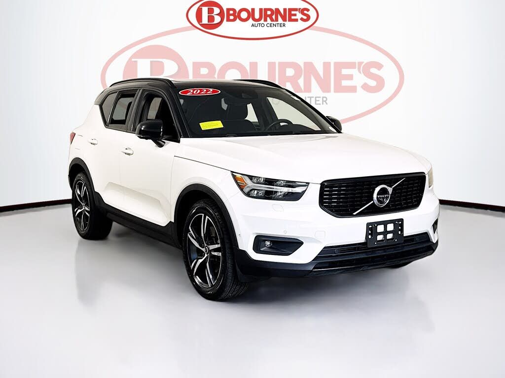 2022 VOLVO XC40