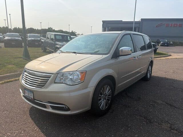 2015 CHRYSLER Town and Country