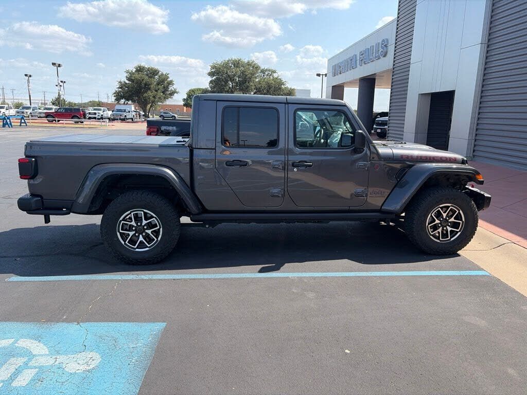2025 JEEP Gladiator