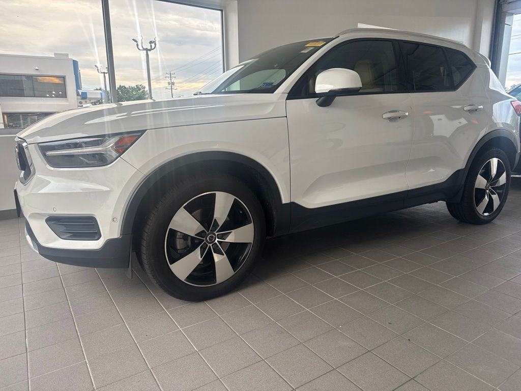 2019 VOLVO XC40