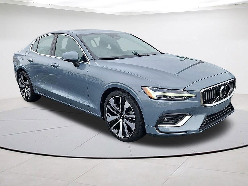 2023 VOLVO S60