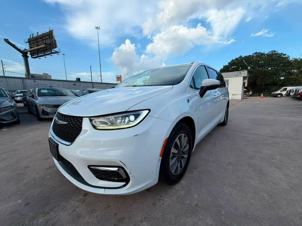2023 CHRYSLER Pacifica