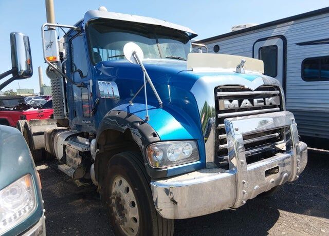 2013 MACK GU