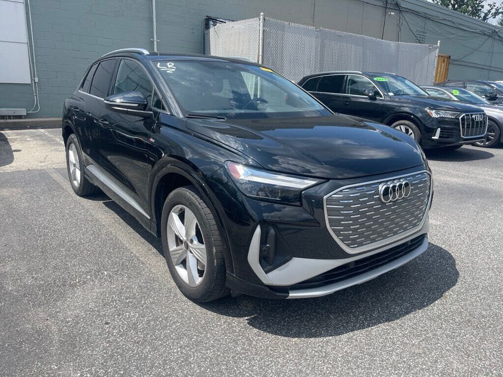 2023 AUDI Q4