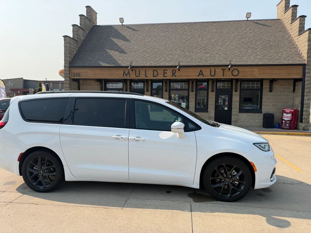 2022 CHRYSLER Pacifica