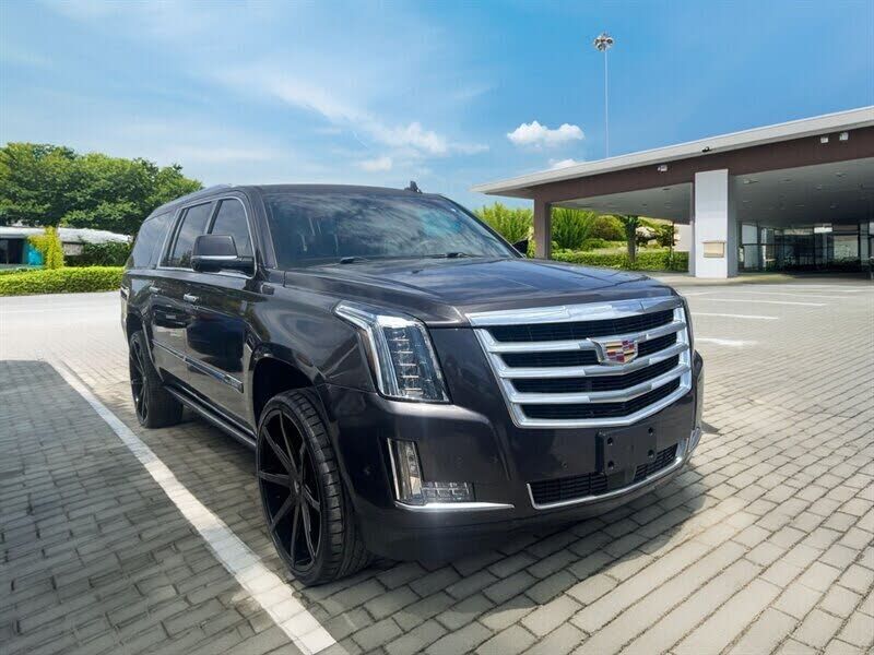 2017 CADILLAC Escalade ESV