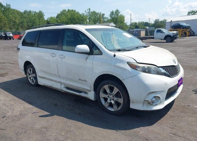 2012 TOYOTA Sienna