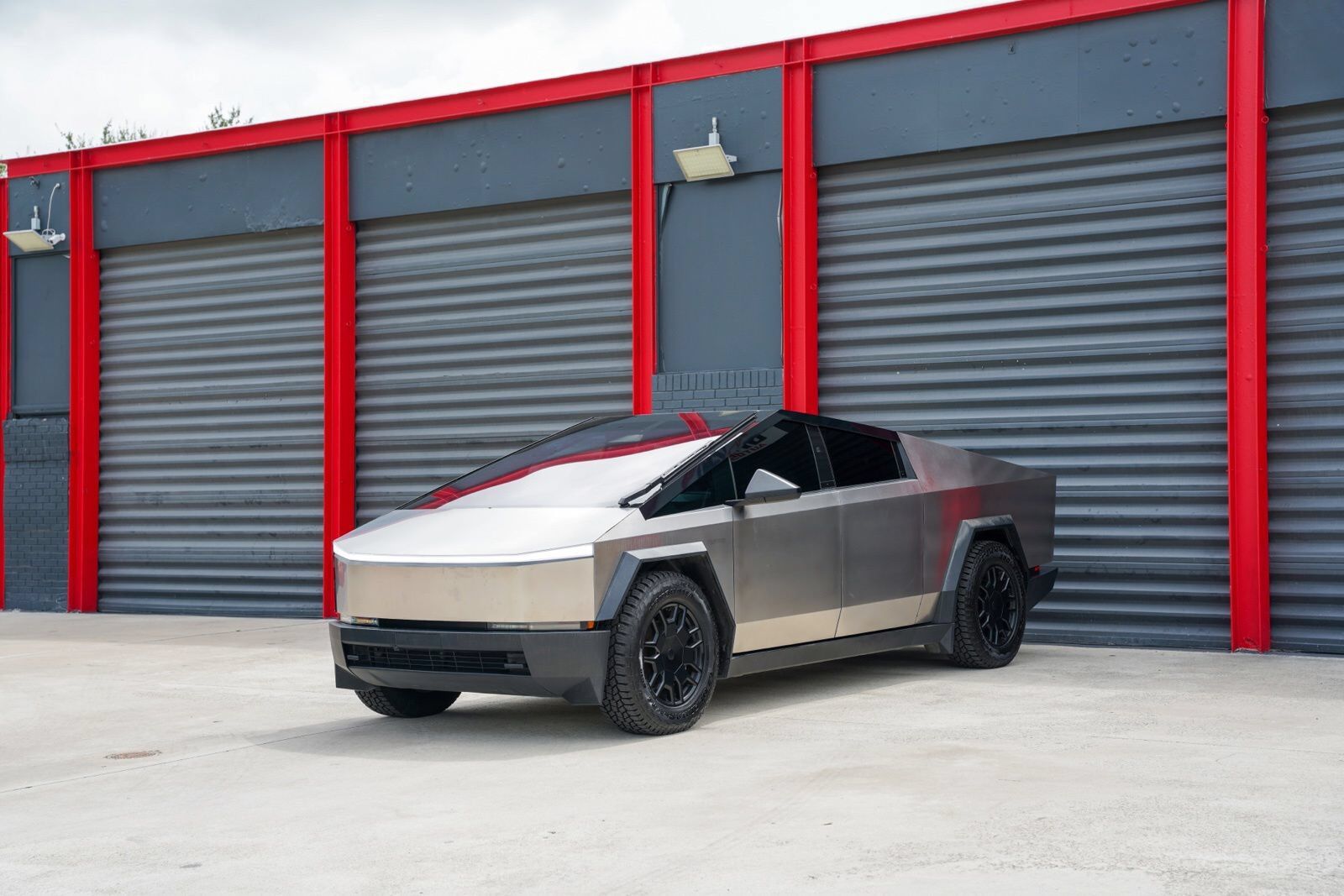 2024 TESLA Cybertruck
