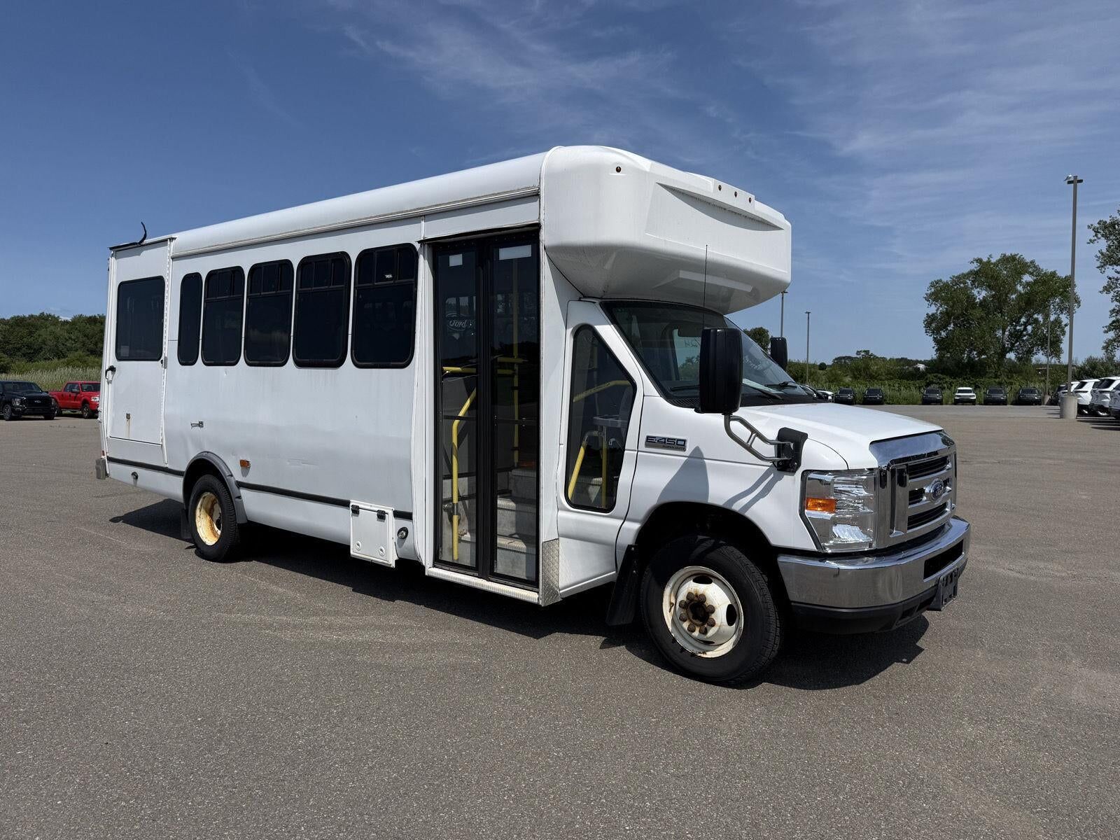 2019 FORD E-450