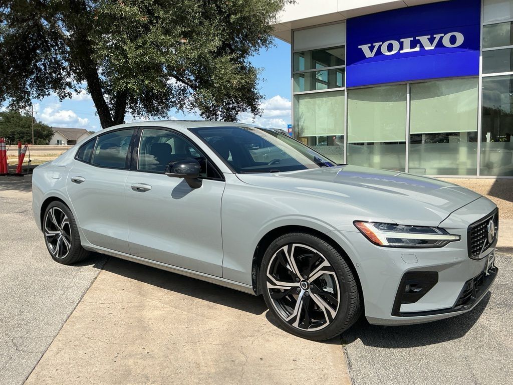 2024 VOLVO S60