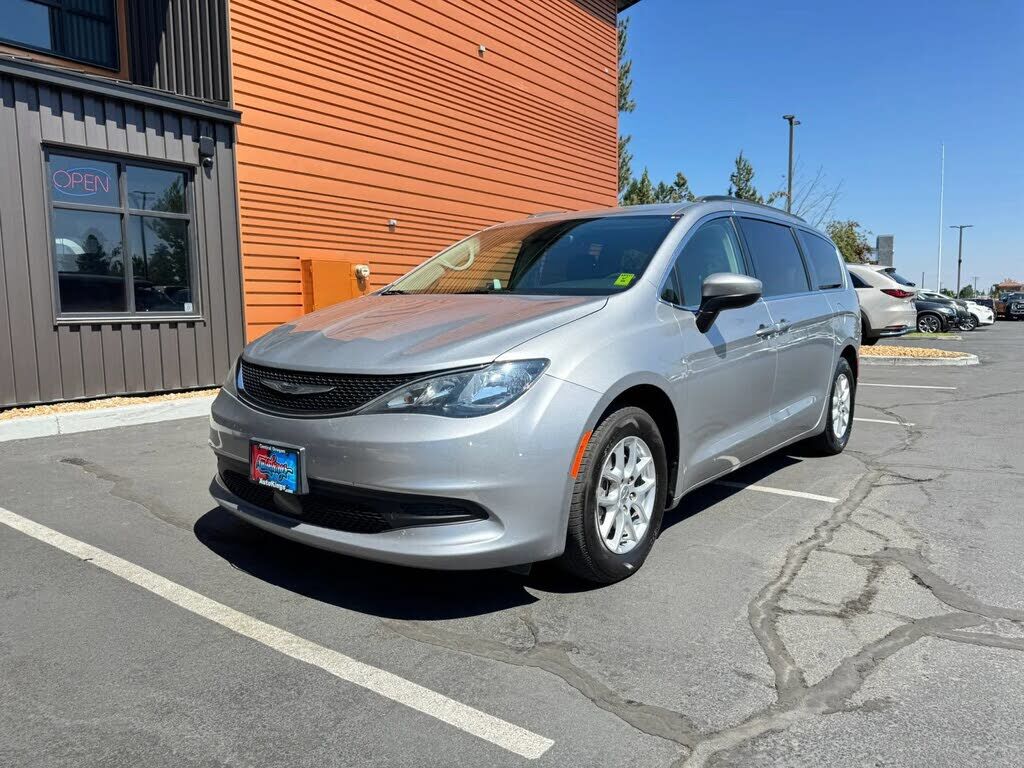 2021 CHRYSLER Voyager