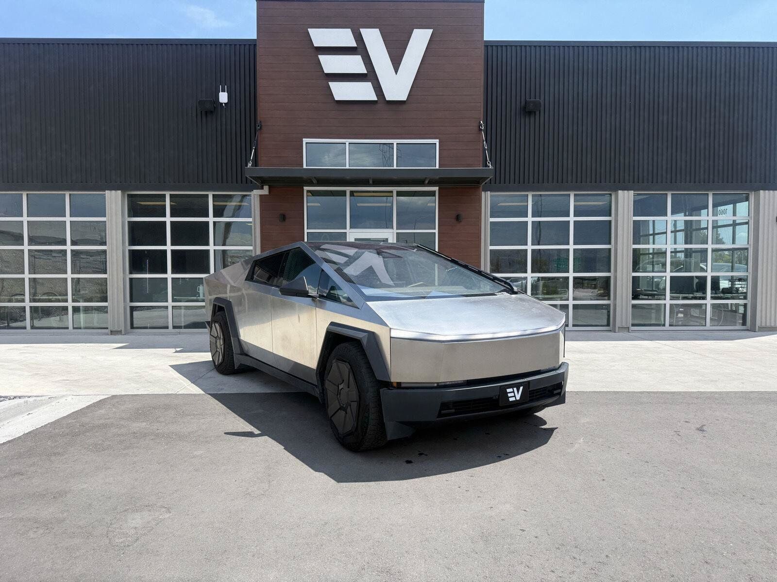 2024 TESLA Cybertruck