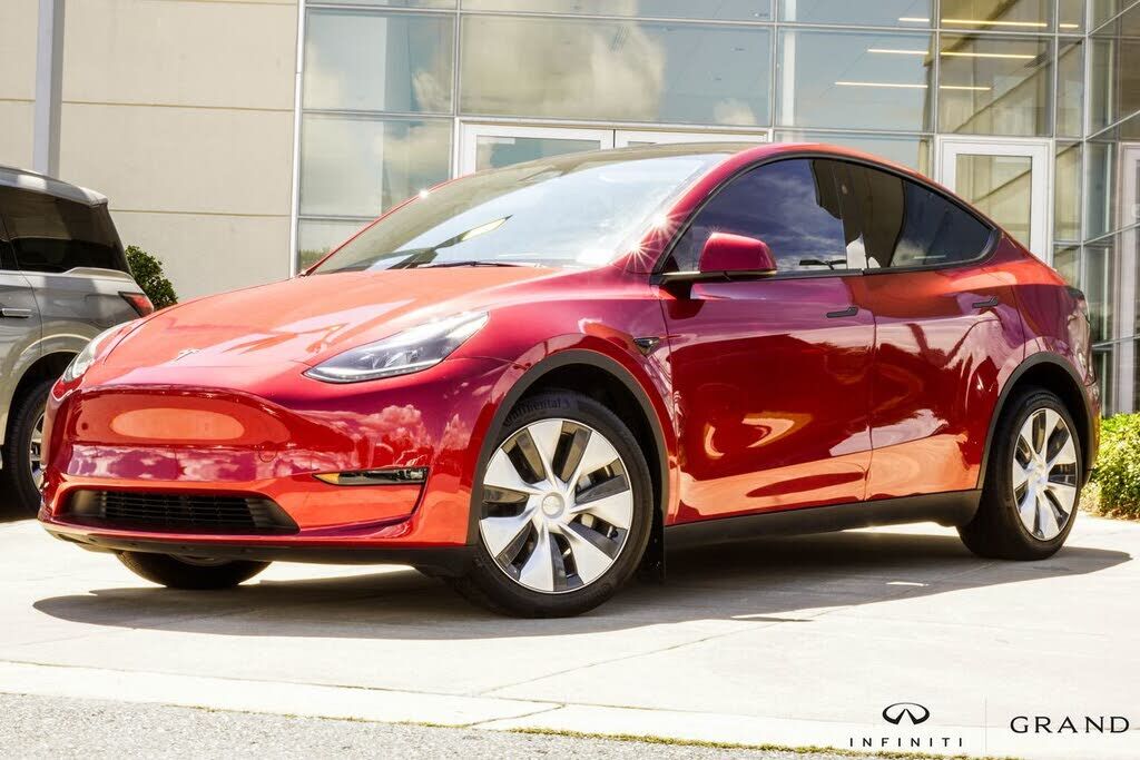 2024 TESLA Model Y