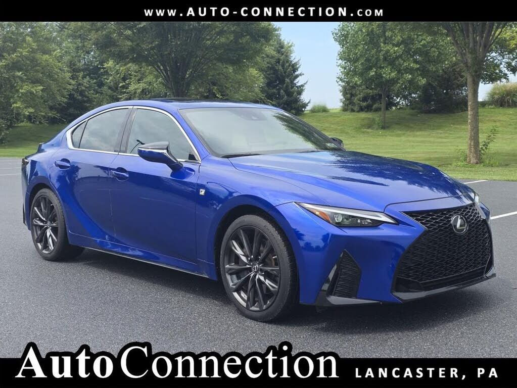 2022 LEXUS IS
