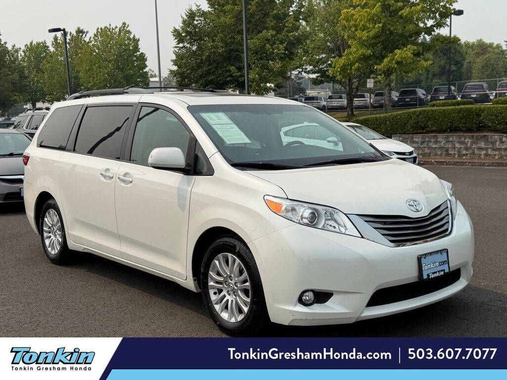 2015 TOYOTA Sienna