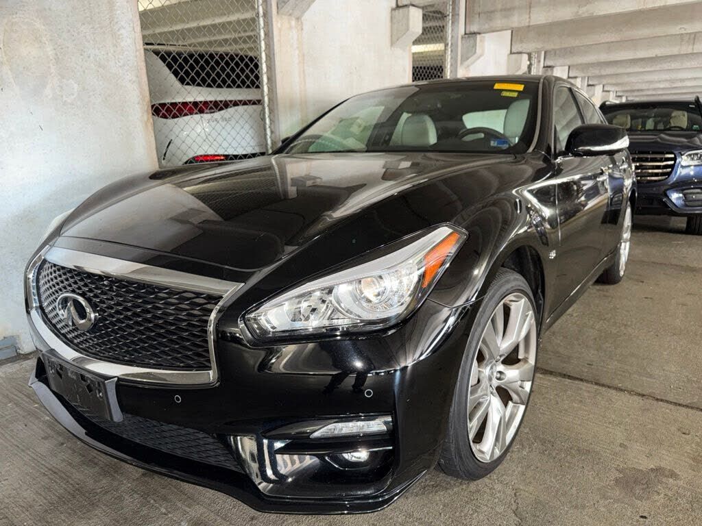 2016 INFINITI Q70