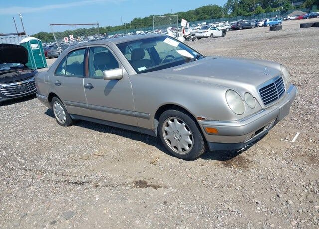 1996 MERCEDES-BENZ E-Class