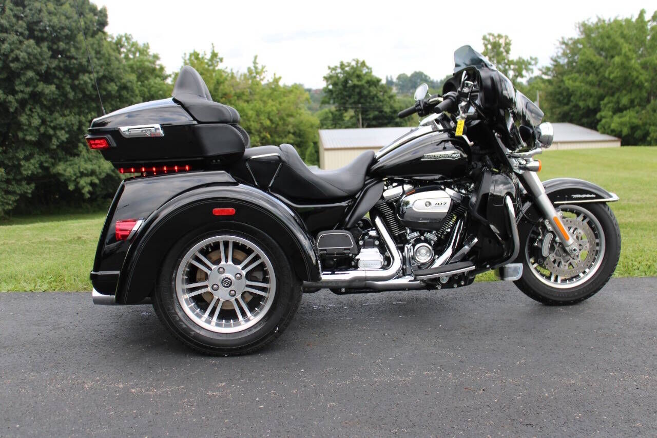 2017 HARLEY DAVIDSON FLHTCUTG / Tri Glide Ultra