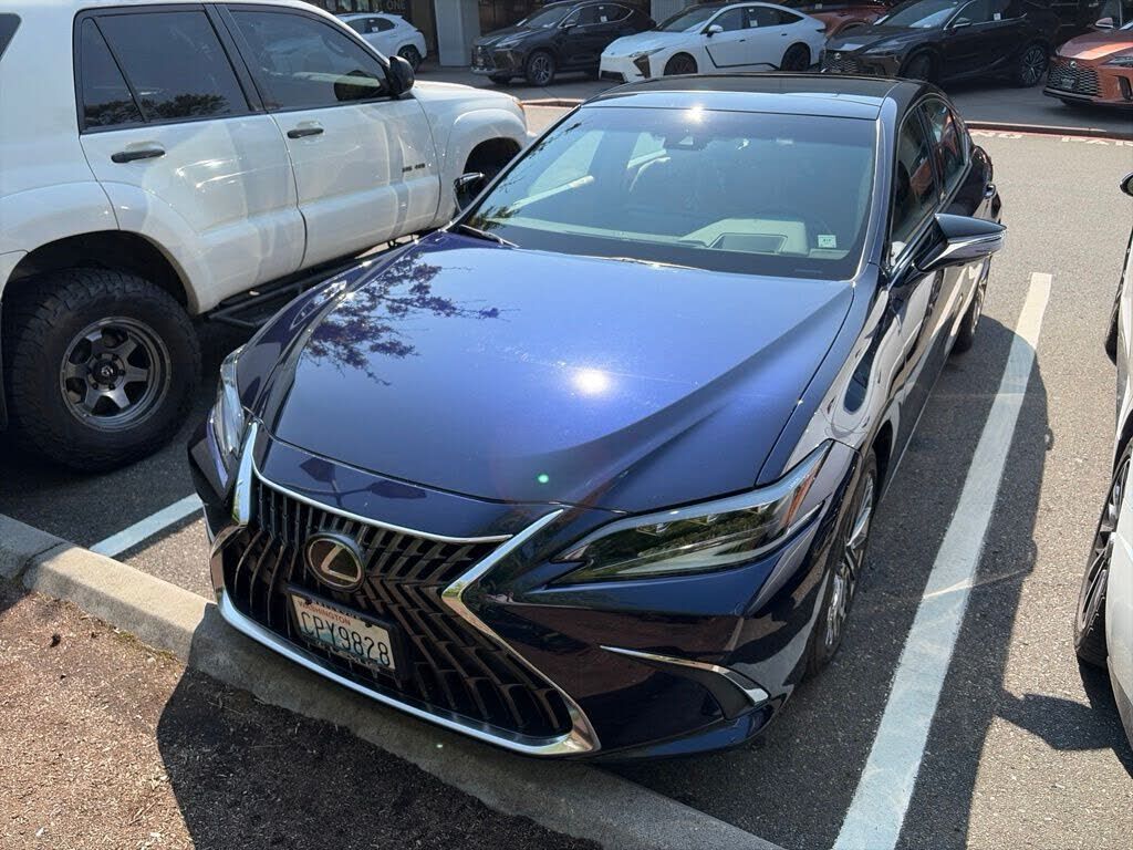 2025 LEXUS ES