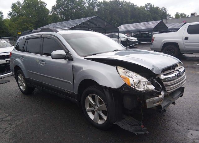 2014 SUBARU Outback
