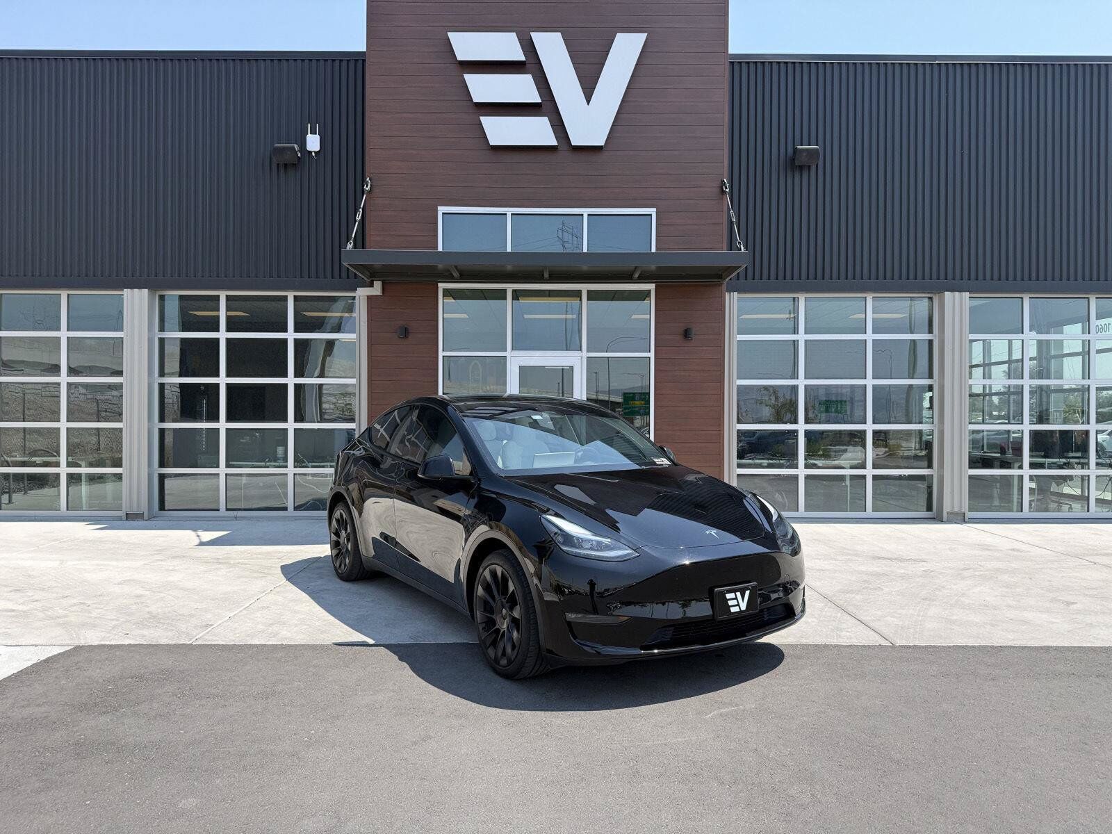 2024 TESLA Model Y