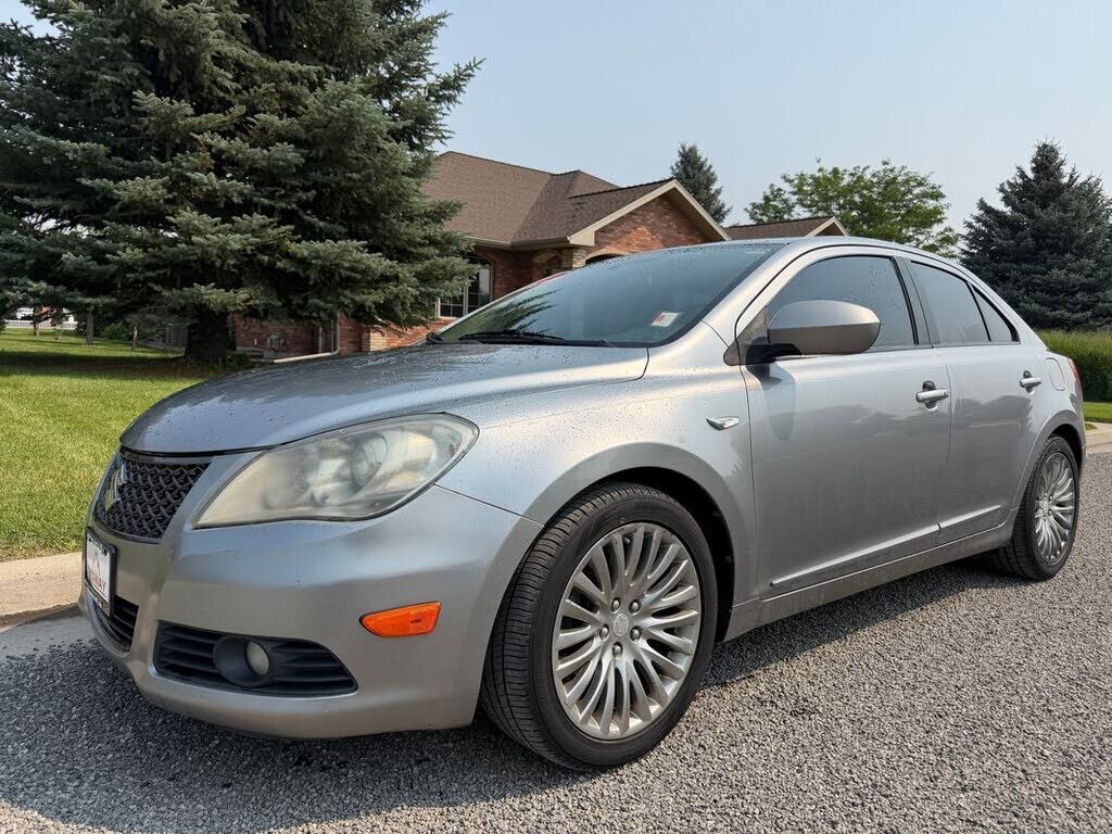 2010 SUZUKI Kizashi