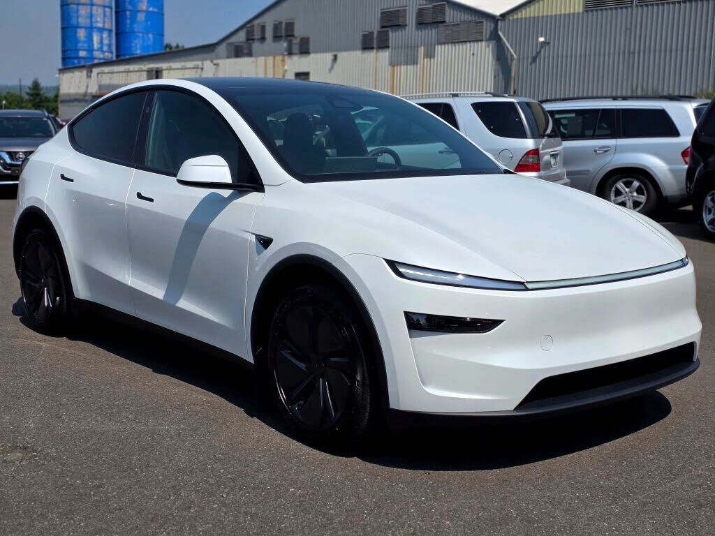 2026 TESLA Model Y