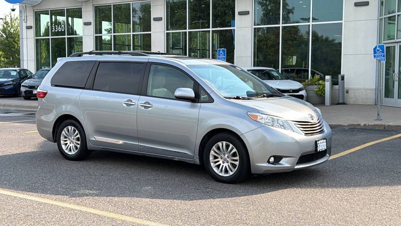 2017 TOYOTA Sienna
