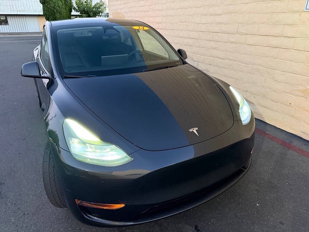 2024 TESLA Model Y