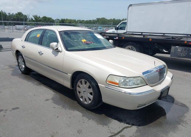 2003 LINCOLN Town Car