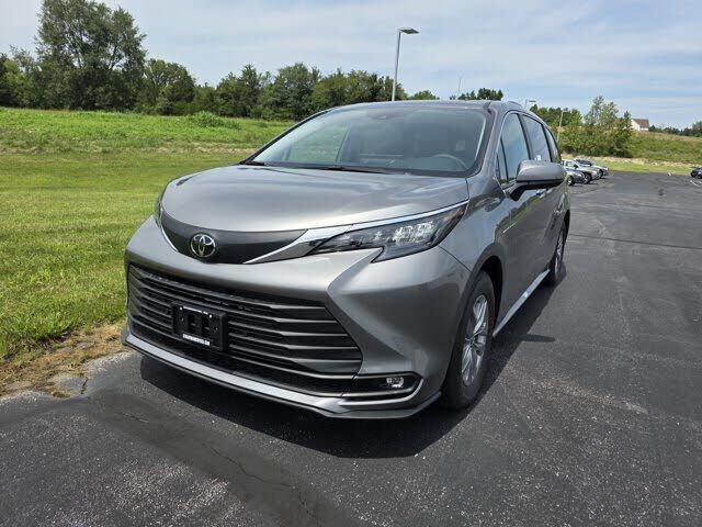 2026 TOYOTA Sienna