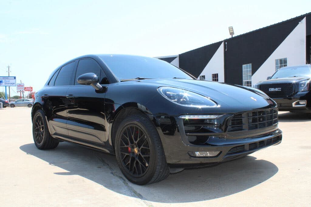2017 PORSCHE Macan