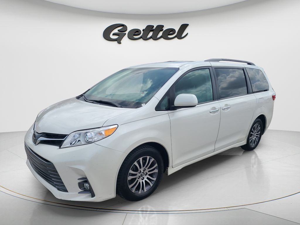 2019 TOYOTA Sienna