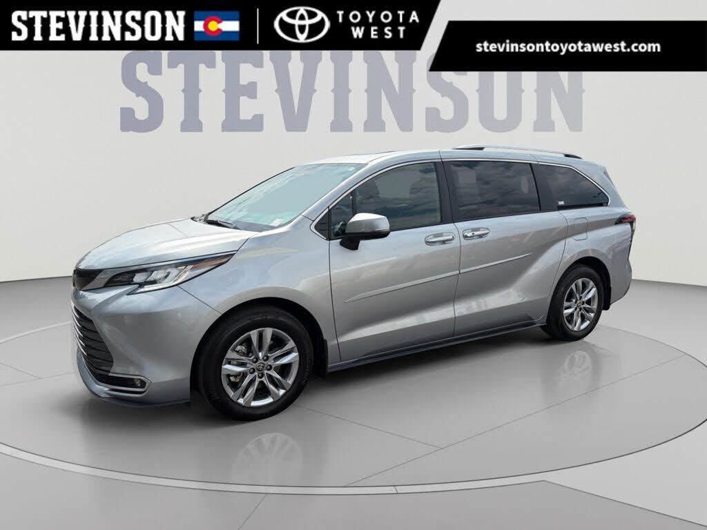 2025 TOYOTA Sienna