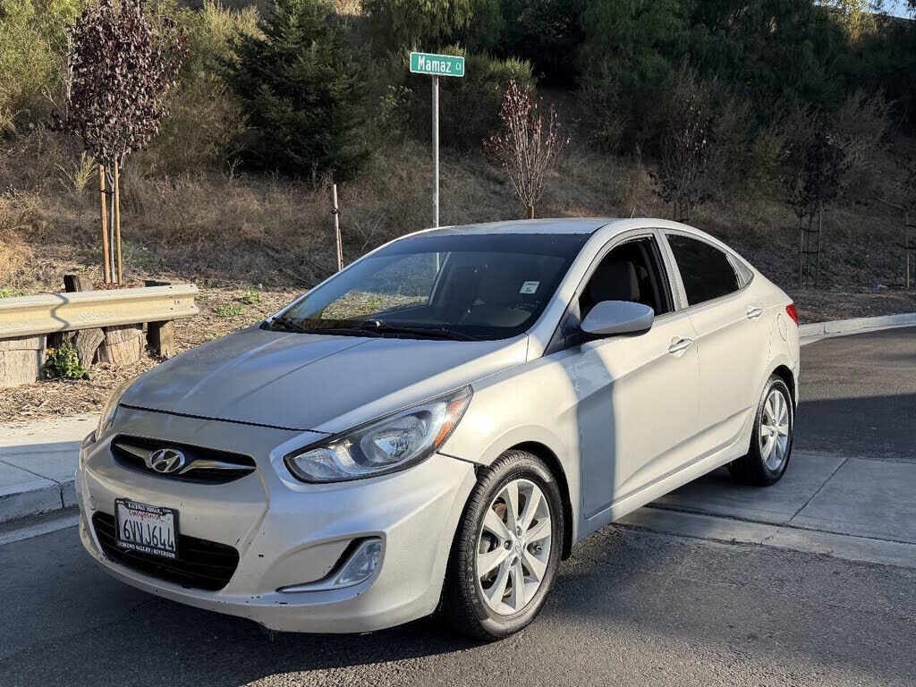2013 HYUNDAI Accent
