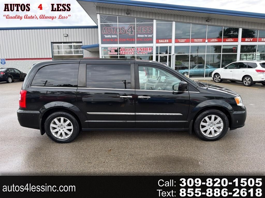 2015 CHRYSLER Town and Country