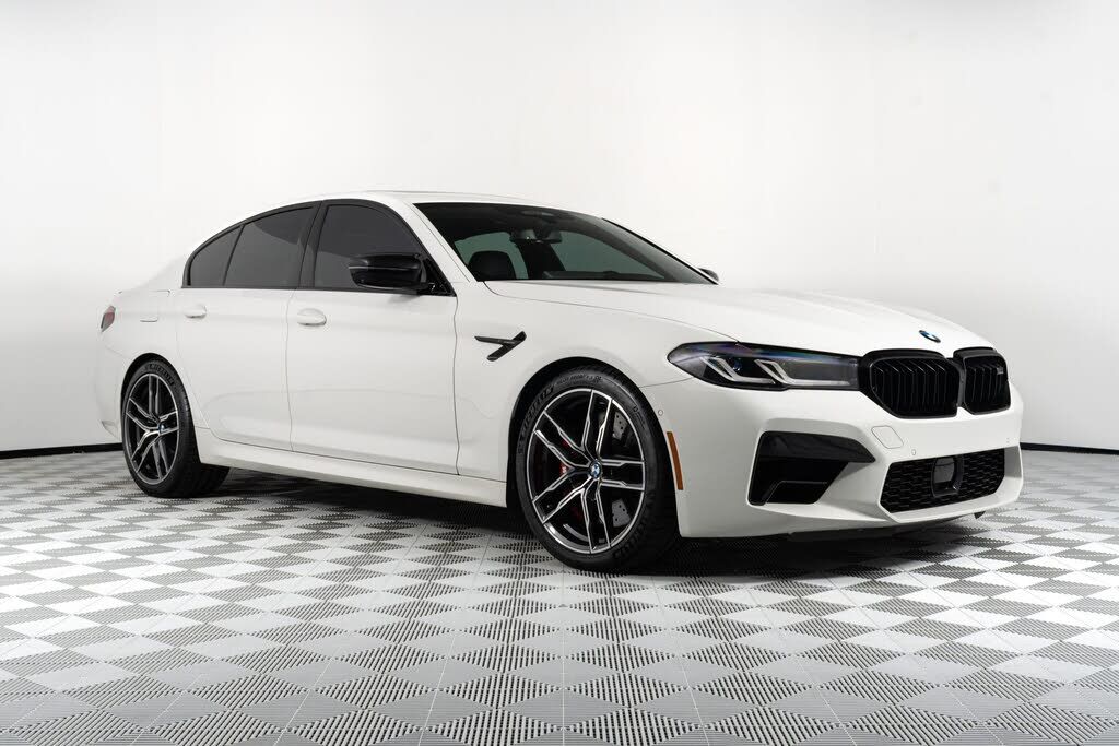 2023 BMW M5