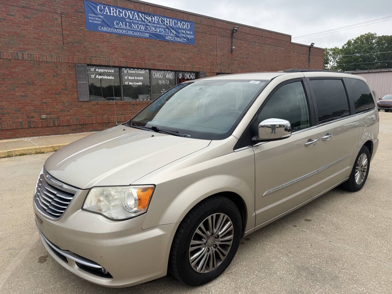 2013 CHRYSLER Town and Country