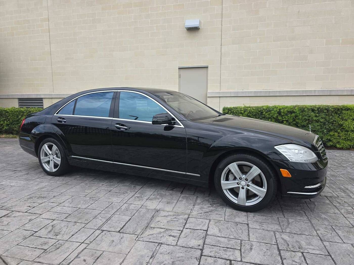2011 MERCEDES-BENZ S-Class
