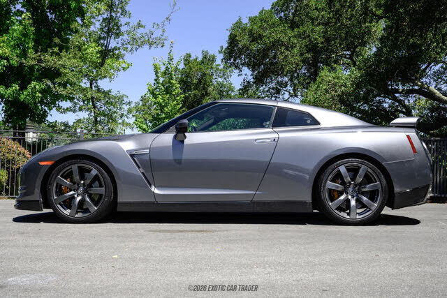 2011 NISSAN GT-R