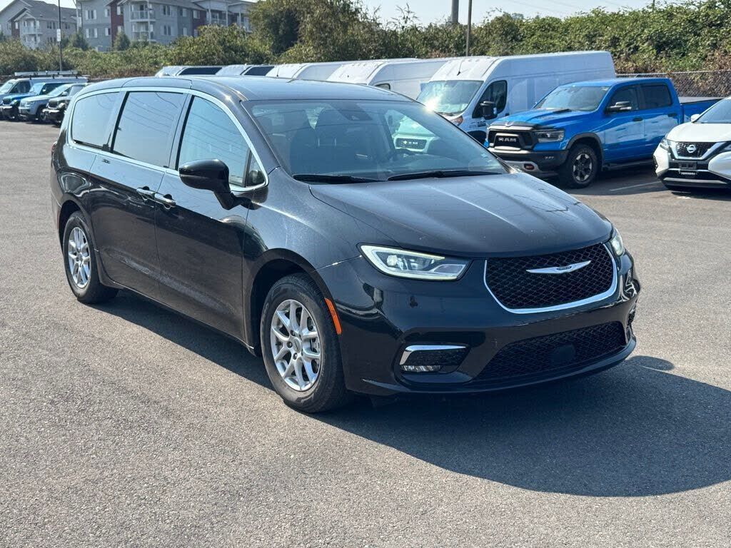 2023 CHRYSLER Pacifica
