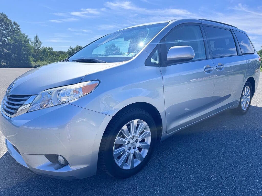 2013 TOYOTA Sienna